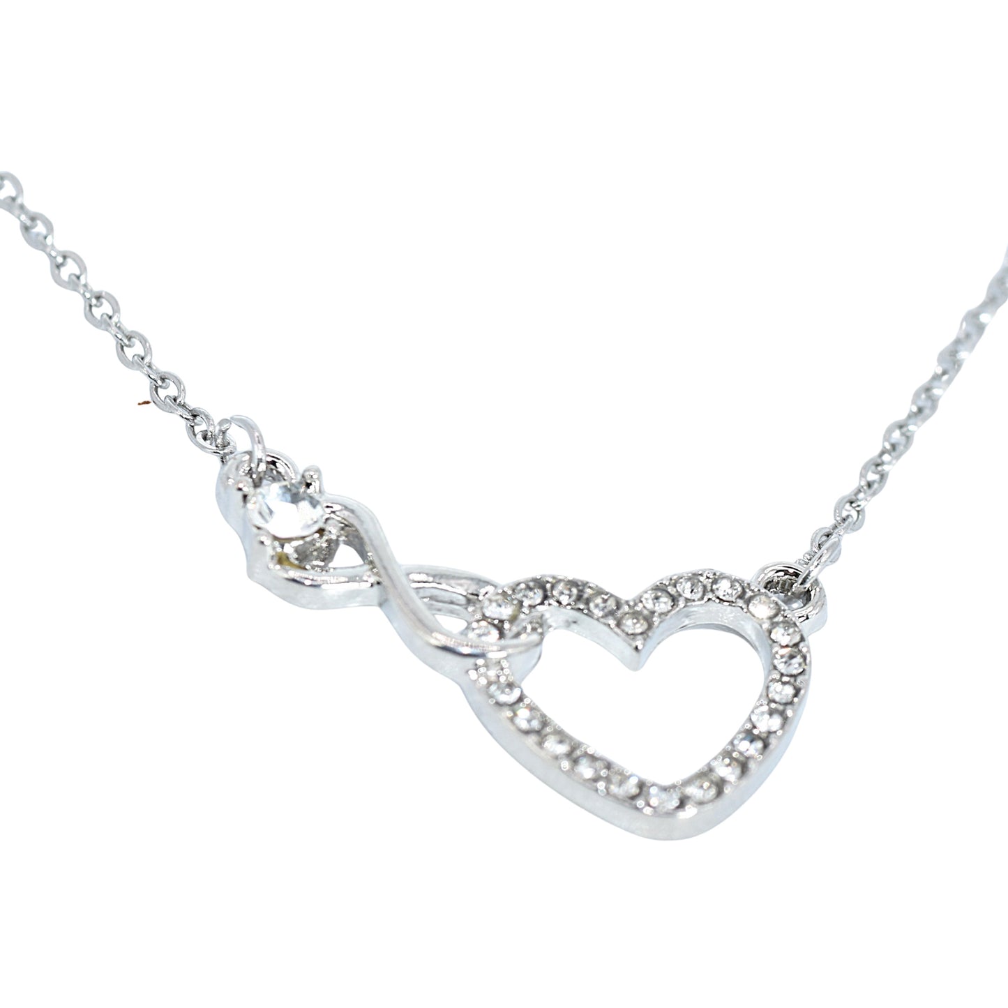 Collana argento, collana cuore, un cuore ricoperto di strass, collana simbolo dell’infinito, regalo prezioso, un gioiello che incanta.