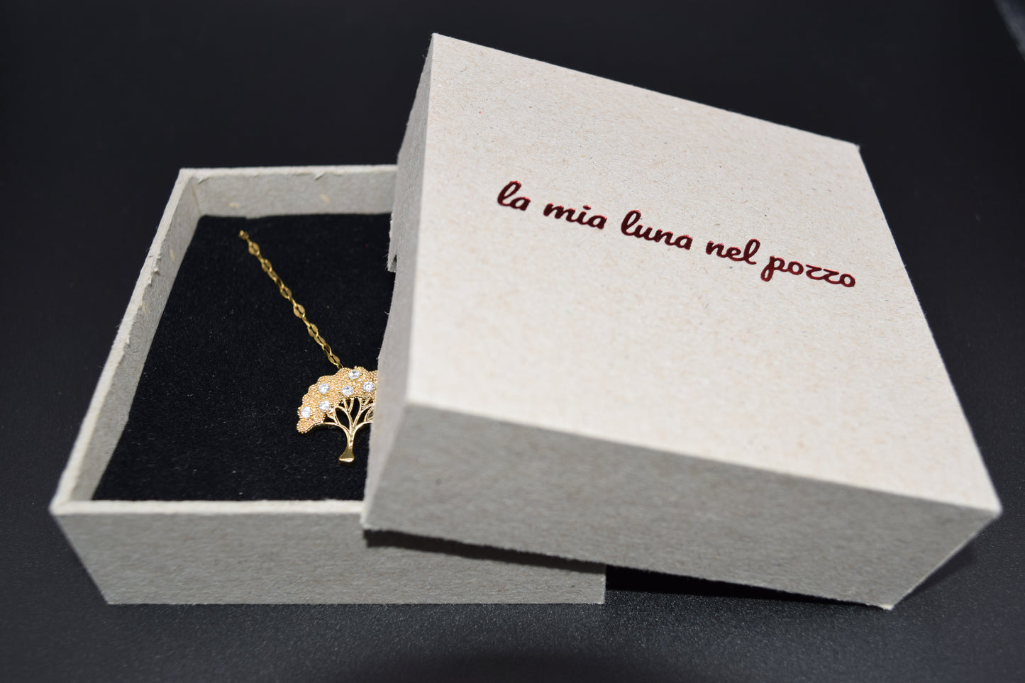 Collana Oro Albero Della Vita Tempestato Di Strass. Collana Oro: Regalo Indimenticabile, Gioiello Prezioso E Significativo.