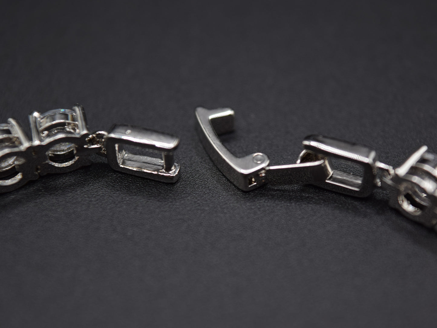 Bracciale Donna Tennis Argento con Preziosi Zirconi. Bracciali alla Moda. Regalo Indimenticabile (Tennis argento)