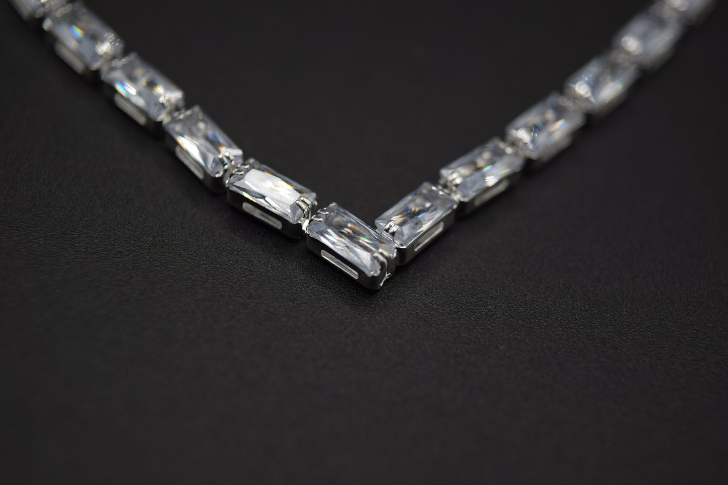 Collana Tennis Donna. Questa Collana Argento Collezione Angelic, Composta Da Brillanti Zirconi è Un Regalo Perfetto E Un Gioiello Indimenticabile.