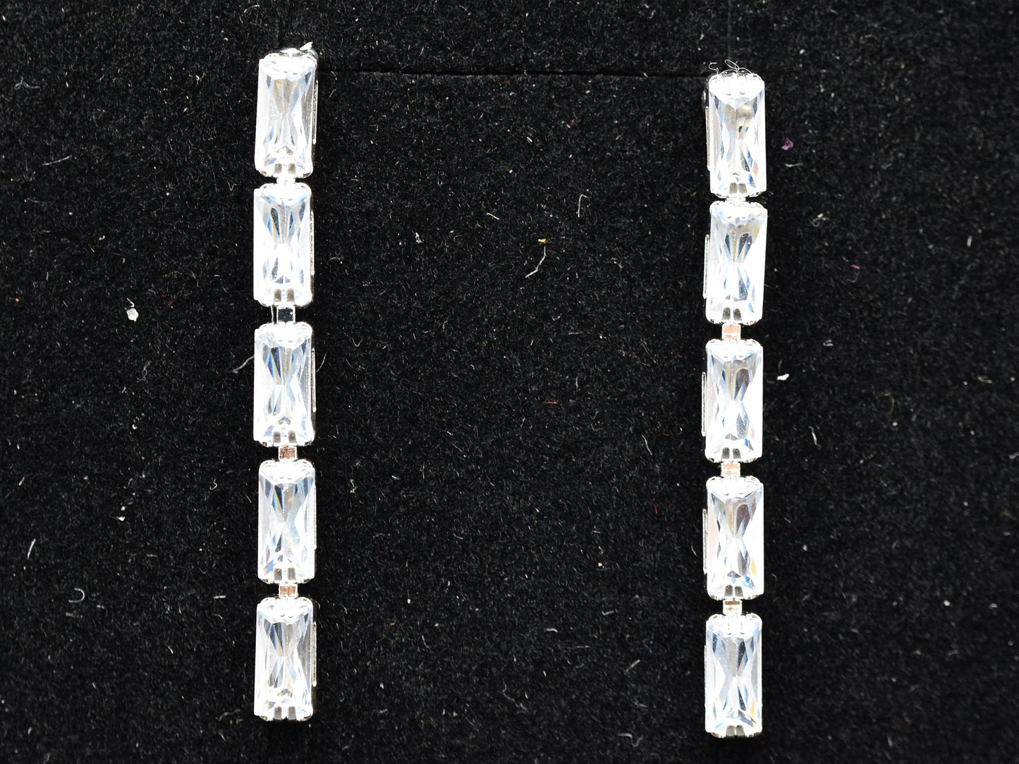 Orecchini Argento Con 5 Maxi Zirconi: Luce Radiosa Al Tuo Volto, Splendore Senza Pari, Un Regalo Indimenticabile, Eleganza E Lusso,  Brilla Come Una Diva, Un Gioiello Che Cattura Gli Sguardi.