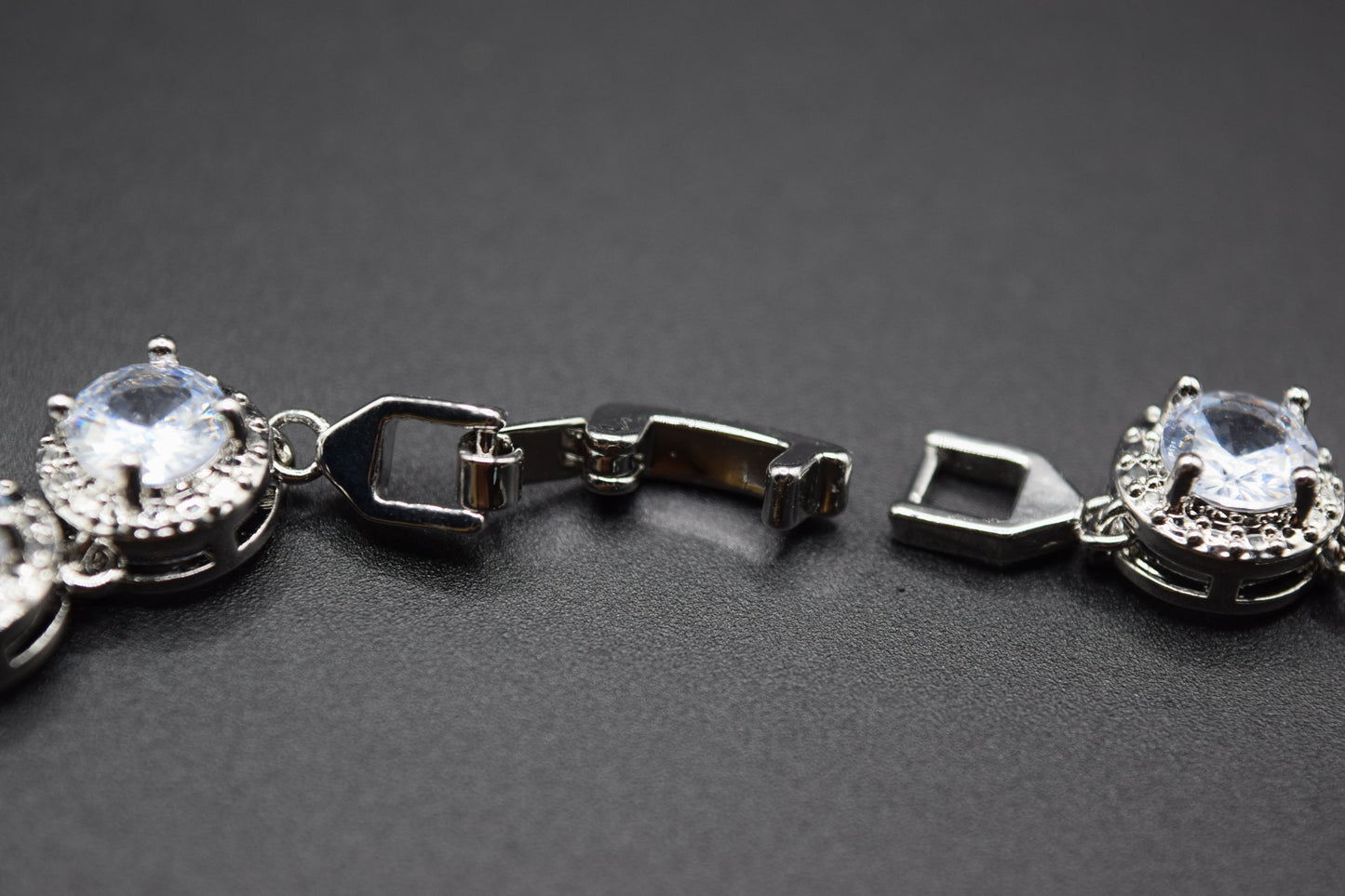 Collana Angelic Argento Con Maxi Zirconi: Luce Radiosa Al Tuo Décolleté, Splendore Senza Pari, Un Regalo Indimenticabile, Eleganza E Lusso,  Brilla Come Una Diva, Un Gioiello Che Cattura Gli Sguardi.