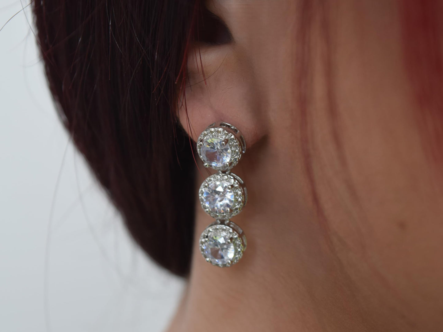 Orecchini Angelic Argento Con Maxi Zirconi: Luce Radiosa Al Tuo Volto, Splendore Senza Pari, Un Regalo Indimenticabile, Eleganza E Lusso,  Brilla Come Una Diva, Un Gioiello Che Cattura Gli Sguardi.