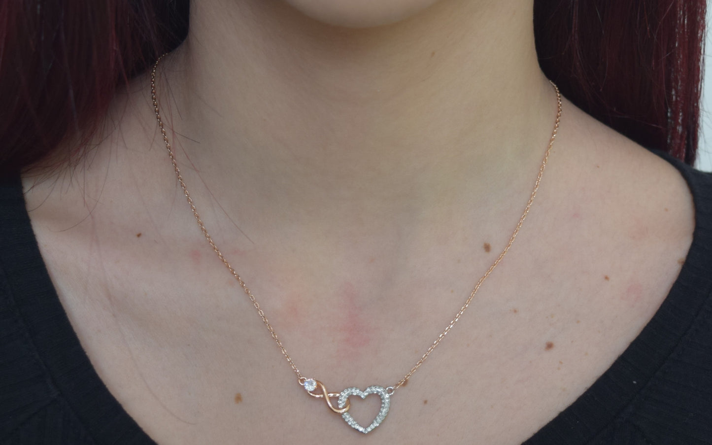 Collana Oro, Collana Cuore, Un Cuore Ricoperto Di Strass, Collana Simbolo Dell’Infinito, Collana Oro Rosa, Un Regalo Prezioso E Un Gioiello Che Incanta.