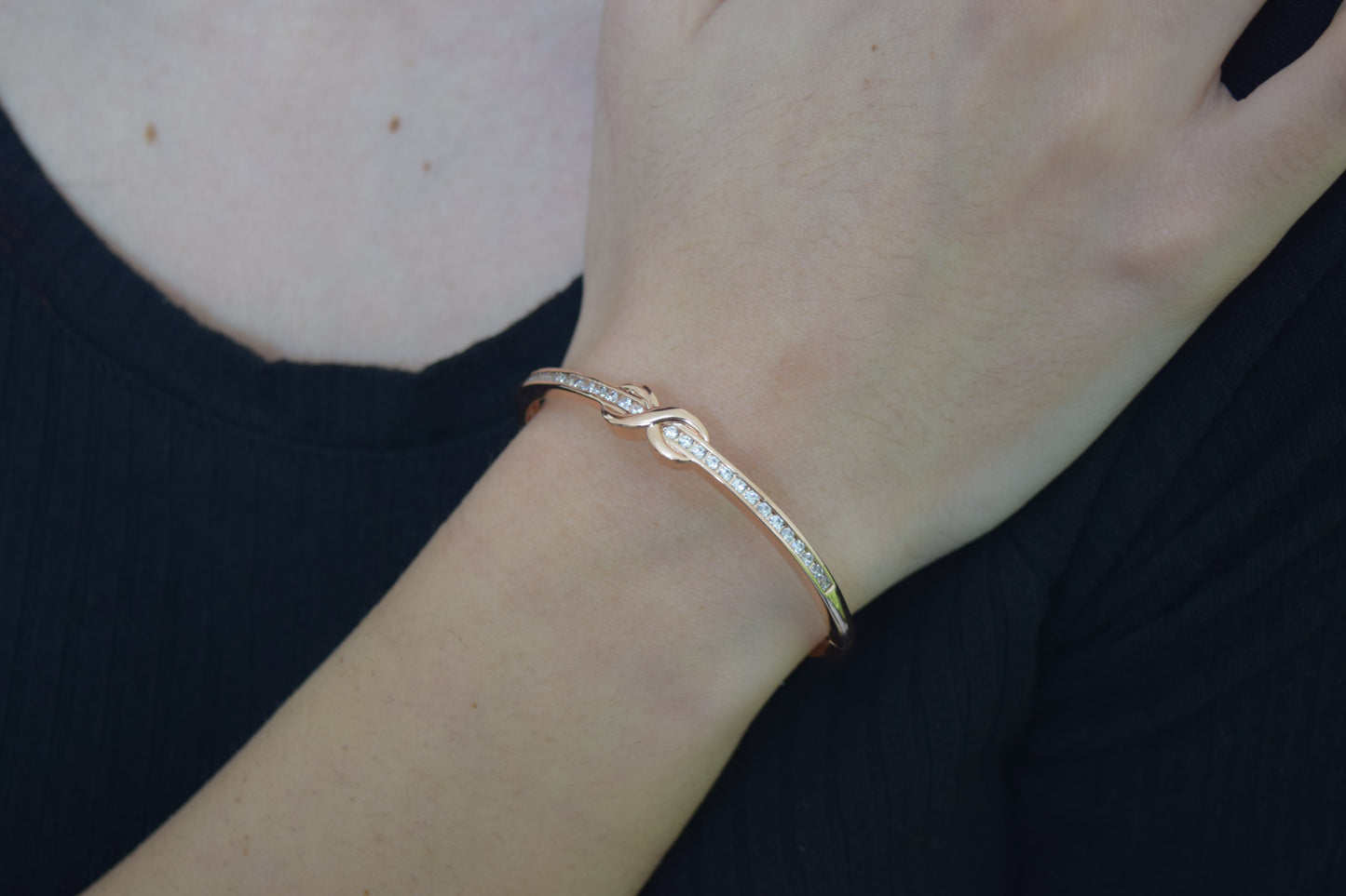 Bracciale Oro Rosa Con Simbolo Dell'Infinito E Strass Di Brillanti Zirconi, Bracciale Rigido Oro, Bracciale Infinito, Regalo Perfetto, Gioiello Indimenticabile.